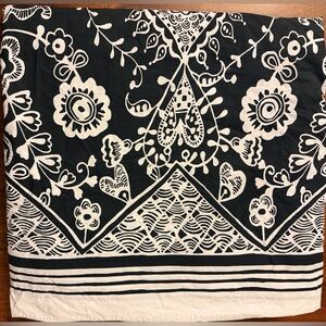 Pottery Barn Teen Natalia Cotton Black/White Floral Queen Duvet Cover.